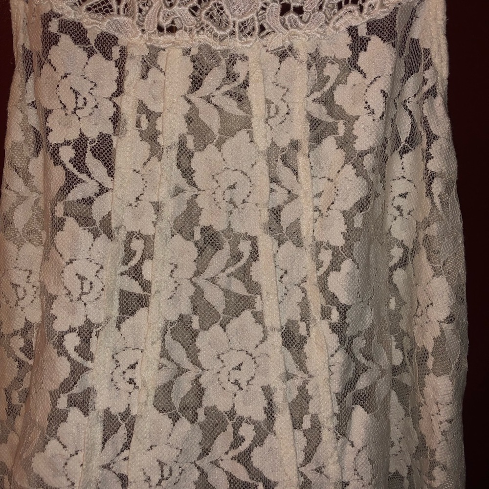 ☀️SALE!! Lace Racer Back Tank -Slit Back A&F - Picture 4 of 7